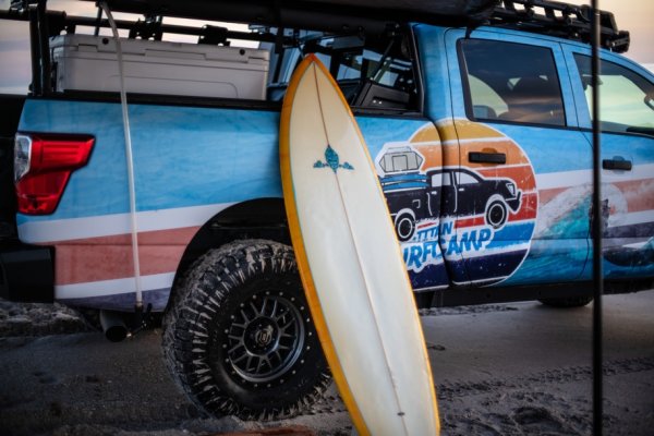 Nissan создал особый пикап Titan Surfcamp для серферов
