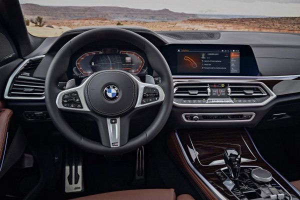 BMW назвала российские цены на новый кроссовер BMW X5