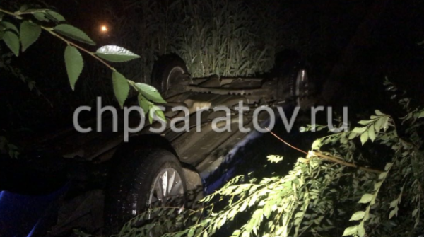 В Саратове автохам устроил два ДТП и скрылся от полиции