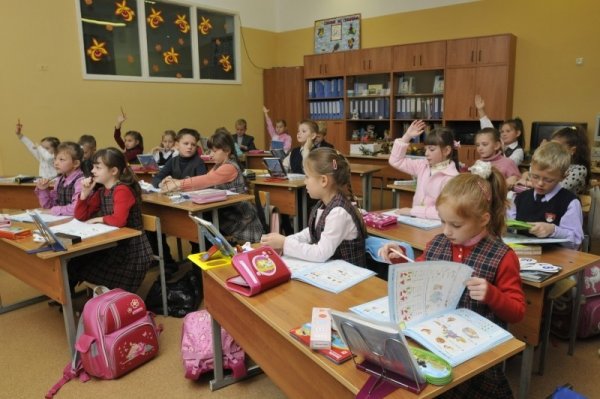 Лучшим педагогам в России будут выплачивать по 200 тысяч рублей премии