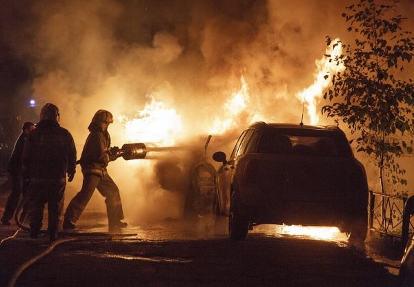 В Воронеже сгорели автомобили Nissan Teana и «Нива»