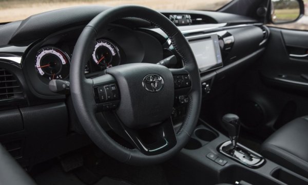В России продается пикап Toyota Hilux в спецверсии Exclusive
