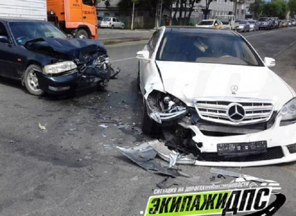 ДТП на миллион: В Приморье женщина на Honda «изуродовала» Mercedes