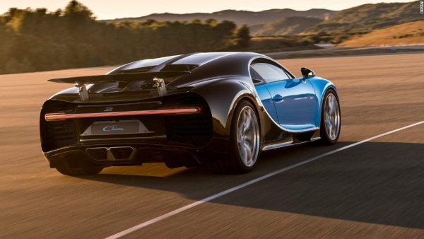 Представлено видео с новым гиперкаром Bugatti за 5 млн евро