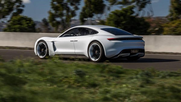 Porsche раскрыла характеристики первого серийного электрокара