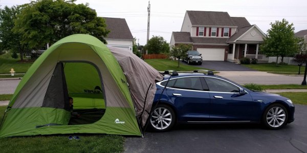 Электромобили Tesla получат режим «вечеринки»