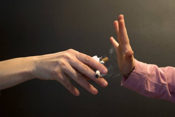 Ученые: Пассивное курение в детском возрасте может привести к смерти от болезней легких во взрослом