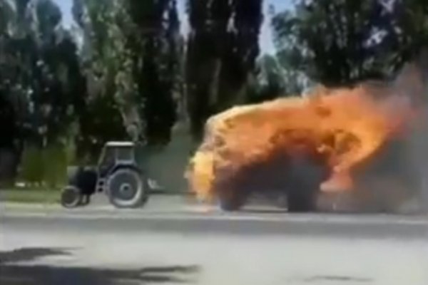 «Призрачный гонщик» на горящем тракторе удивил жителей Нальчика