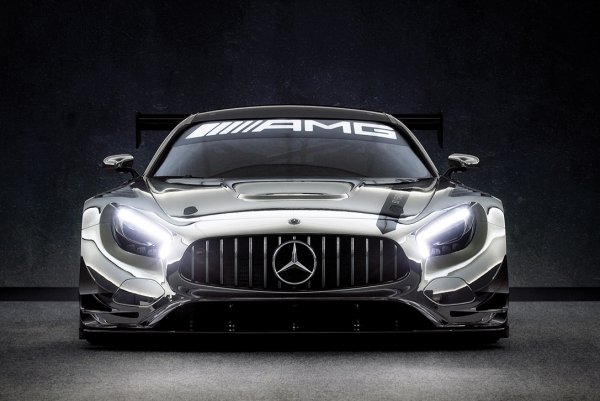 На аукцион выставлен суперкар Mercedes-Benz, никогда не бывавший на треке