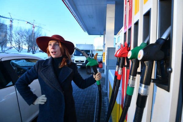 Цена за литр бензина в Ростове может перевалить за 50 рублей за литр