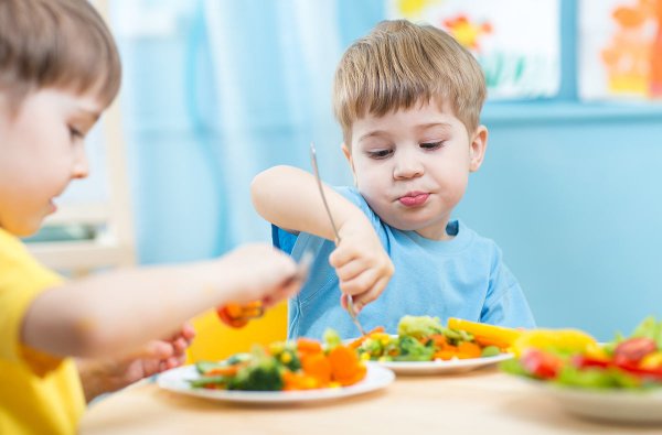 Эксперты: Отстающие в развитии дети меньше перебирают в еде