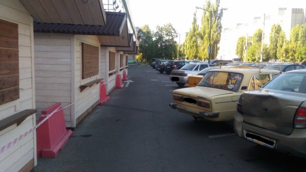 Выпирающая парковка «Жигулей» спровоцировала ссору в Сети