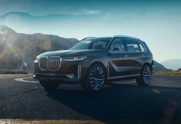Серийную версию нового внедорожника BMW X7 представят в октябре