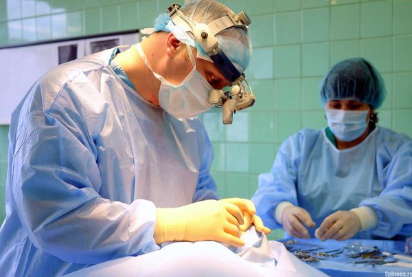 В канадской хирургии человеку впервые полностью пересадили лицо