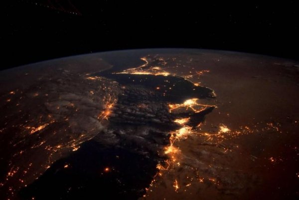 NASA обнародовало снимок с видом на ночную Землю