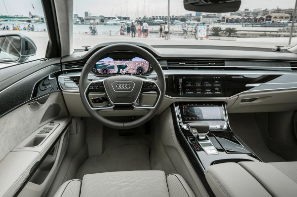 Audi A8 приедет в Россию с рекордно-мощным двигателем