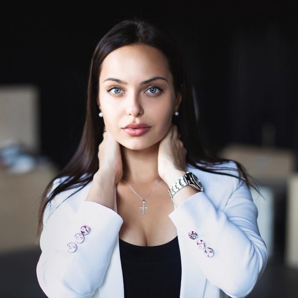 «Русская Анджелина Джоли» стала популярным бьюти-блогером в Instagram