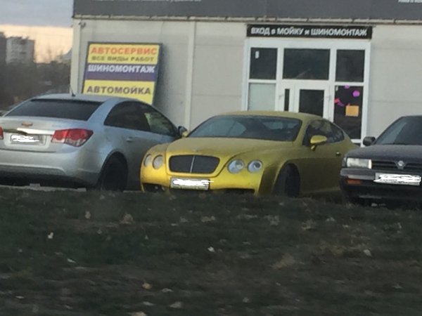 В Воронеже на шиномонтаже обнаружили золотой Bentley Continental GT