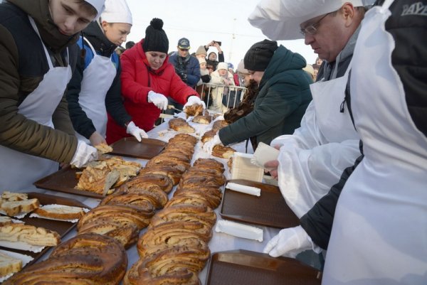 Сладкоежки собрались в Зеленоградске на День Кранцевского пирога