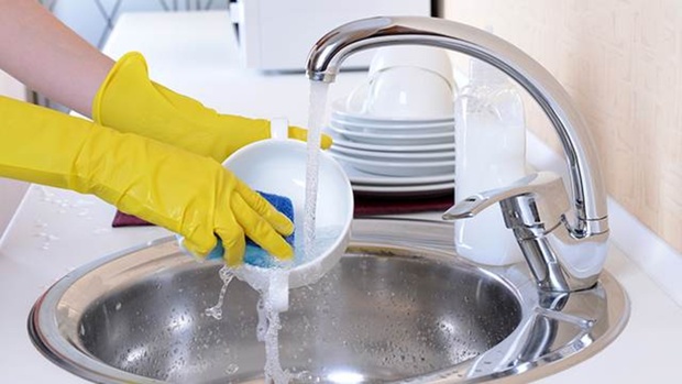 Роскачество назвало самое эффективное средство для мытья посуды