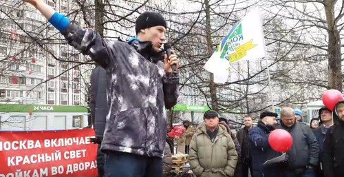 «Собянинская реновация»: Москвичи протестуют против строительства новостроев
